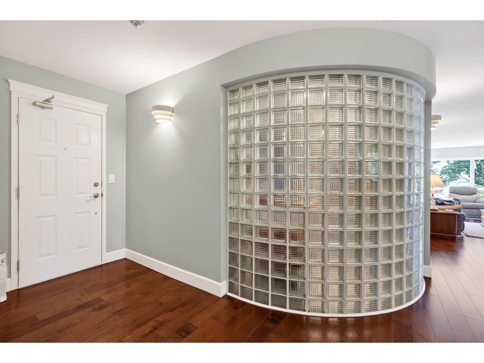 202 15717 MARINE DRIVE, White Rock