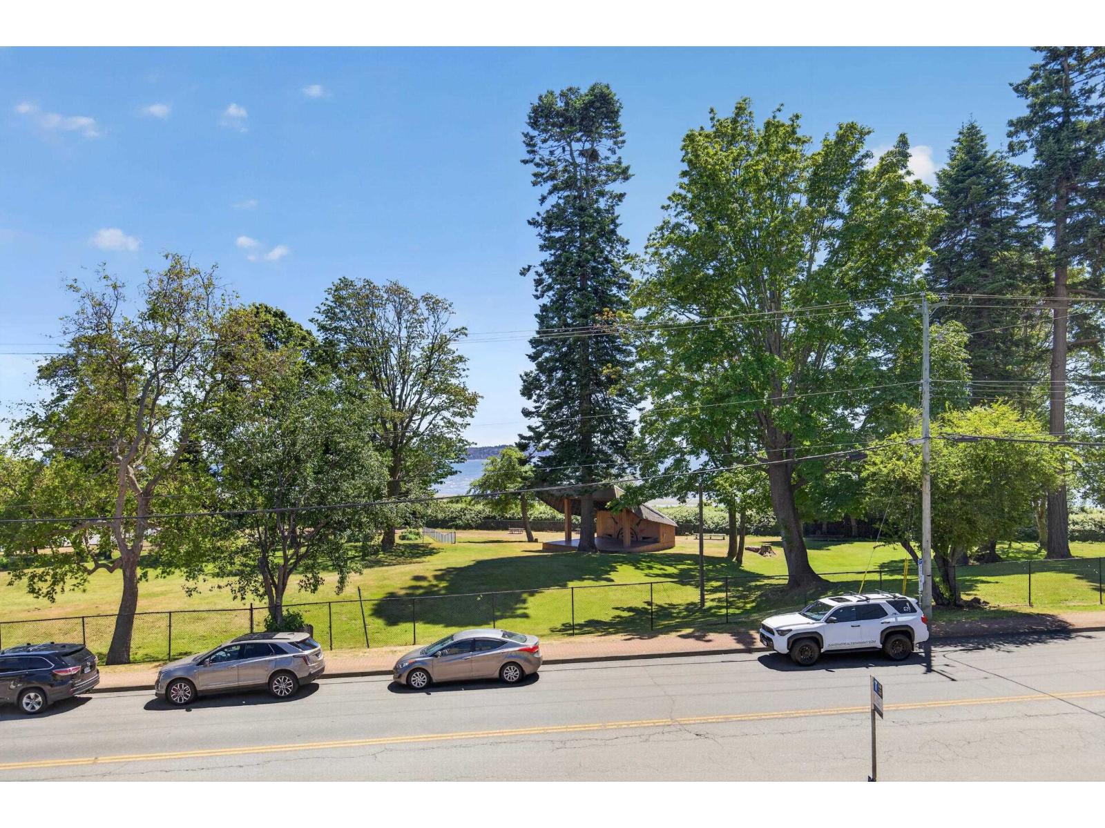 202 15717 MARINE DRIVE, White Rock
