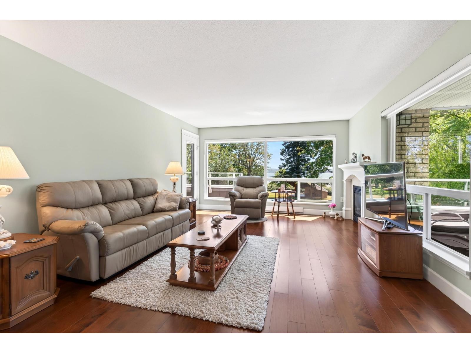 202 15717 MARINE DRIVE, White Rock