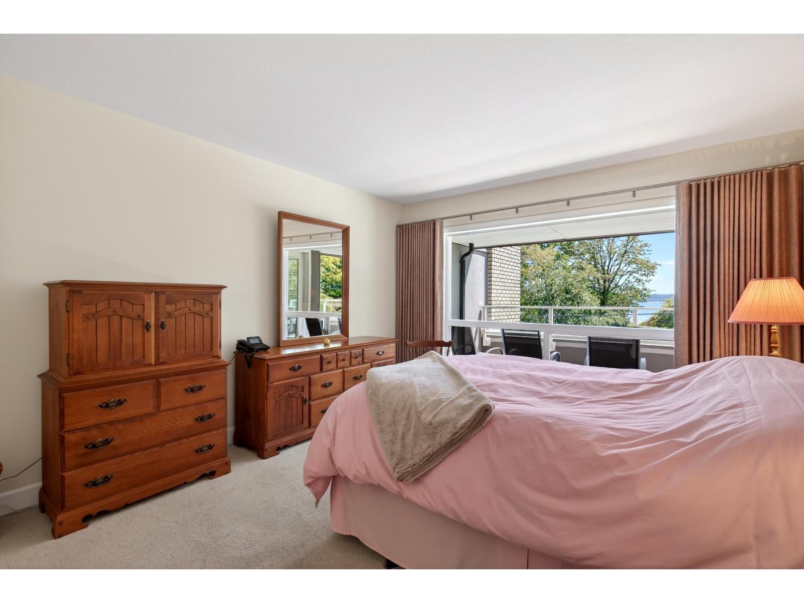 202 15717 MARINE DRIVE, White Rock