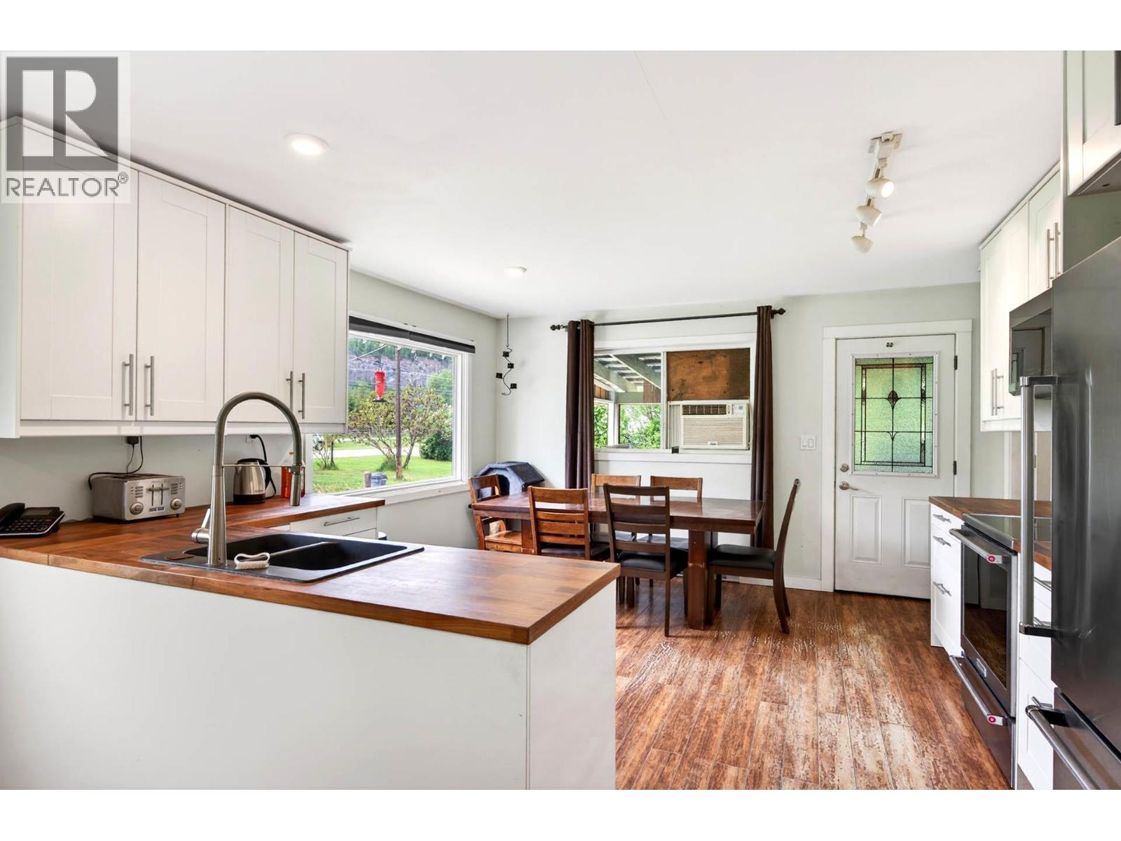 1256 HERN Road - 3