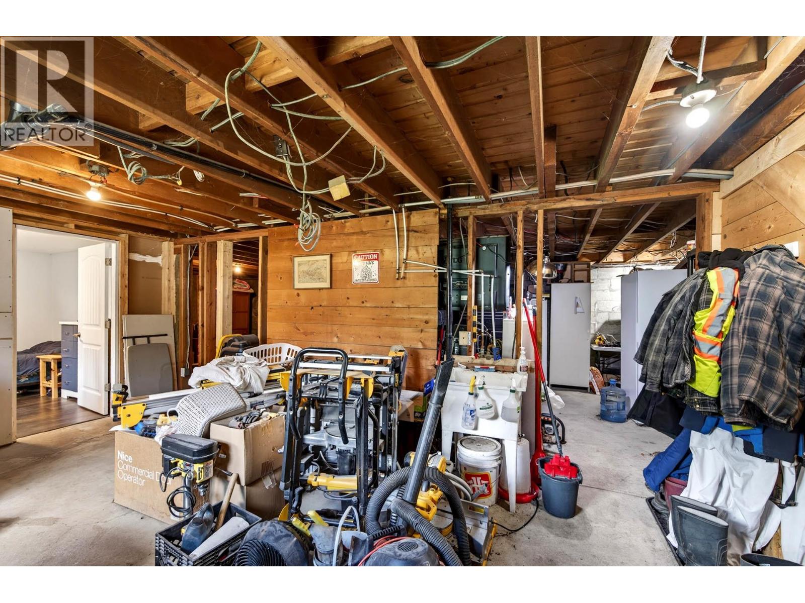 1256 HERN Road - 20