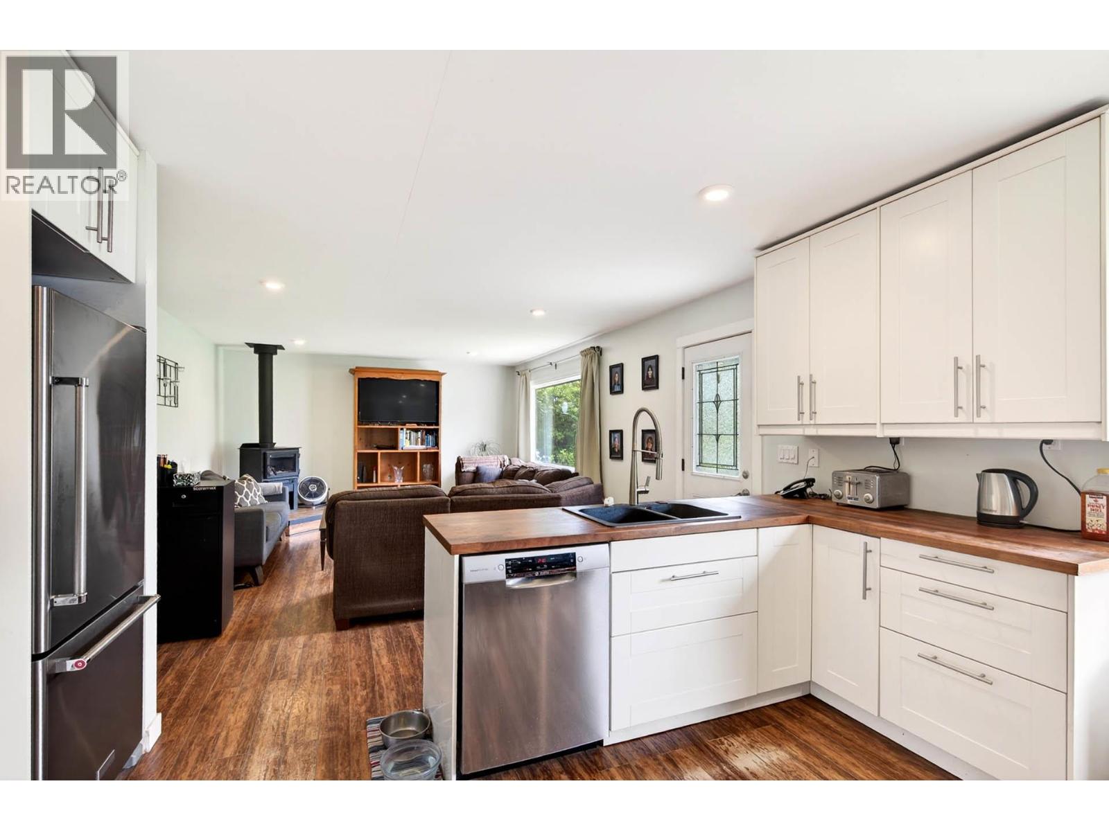 1256 HERN Road - 6