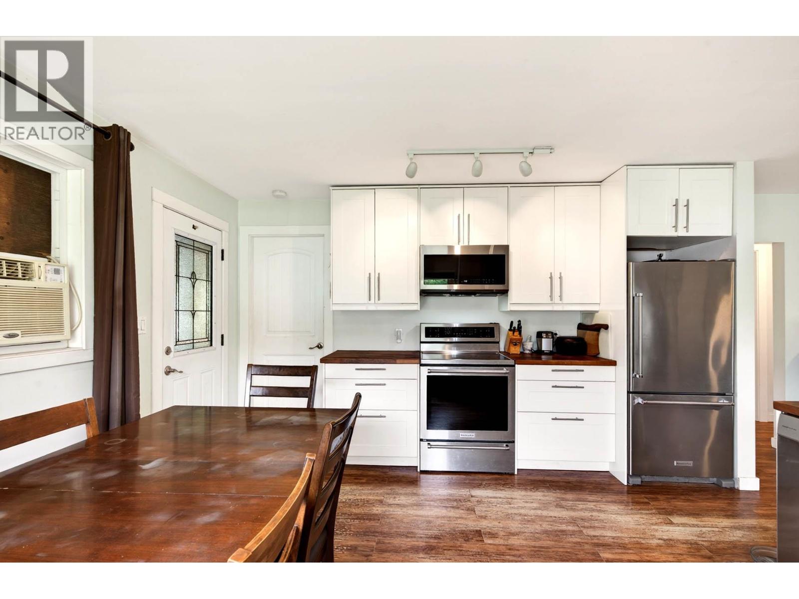 1256 HERN Road - 7