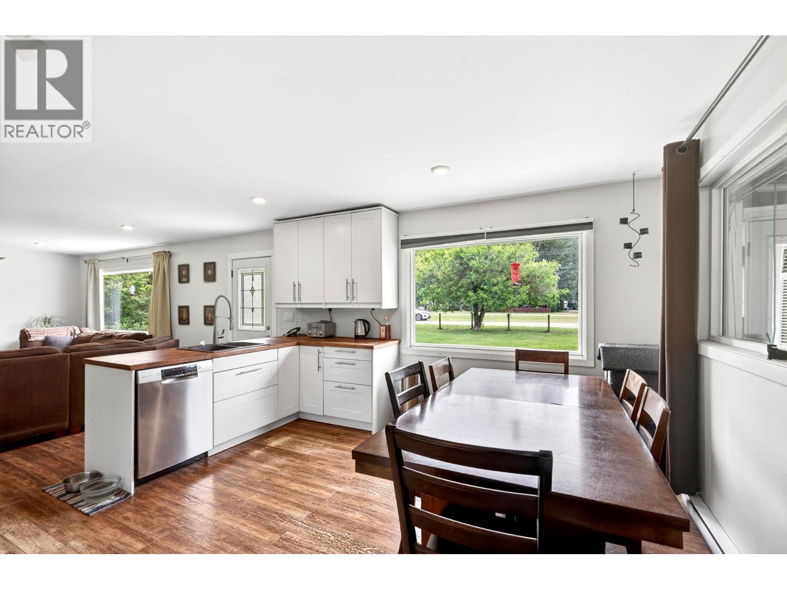 1256 HERN Road - 5