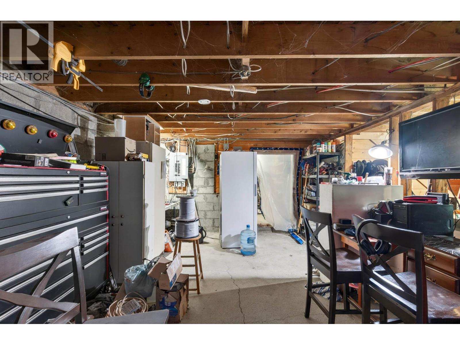 1256 HERN Road - 24