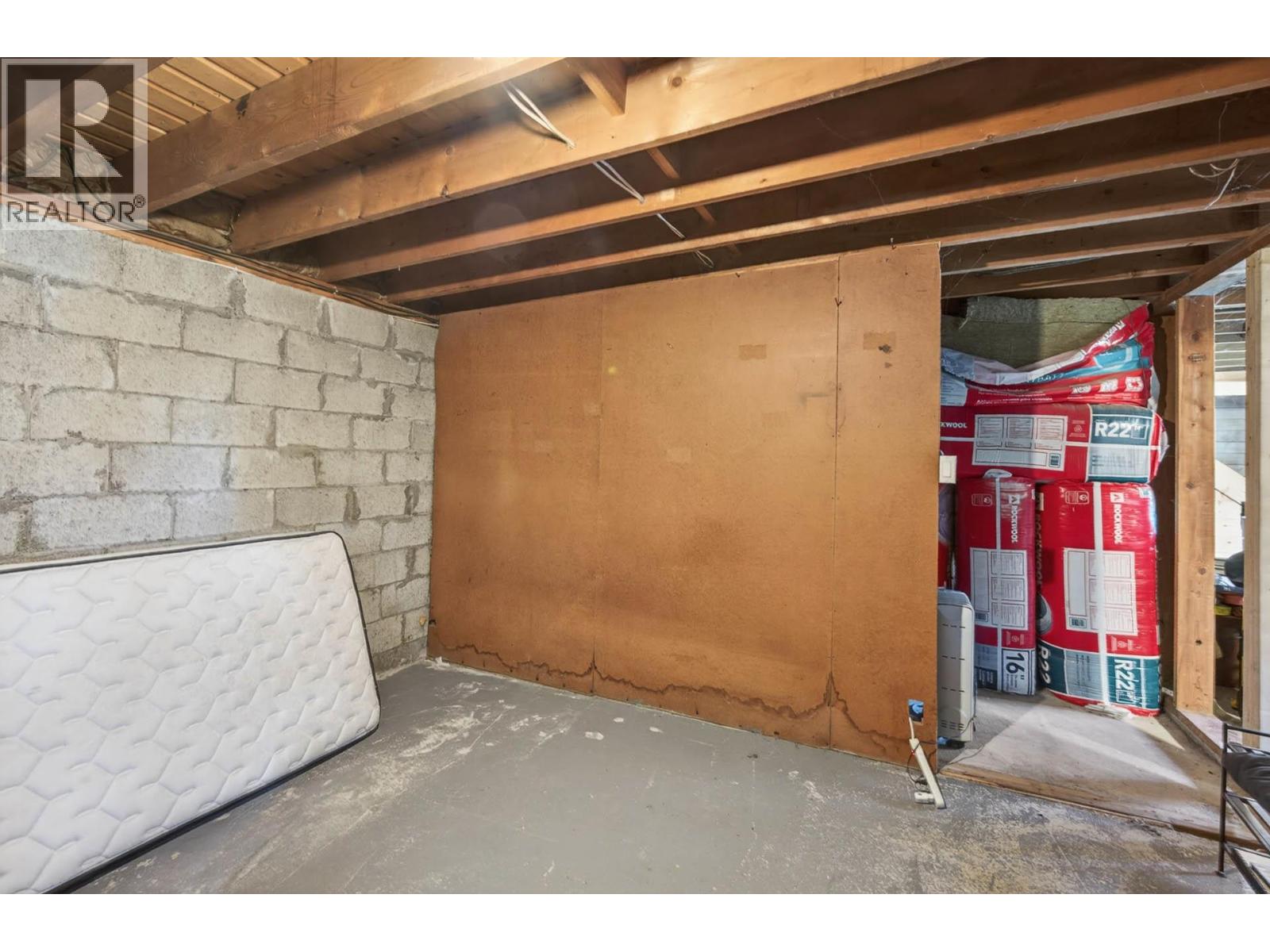 1256 HERN Road - 23