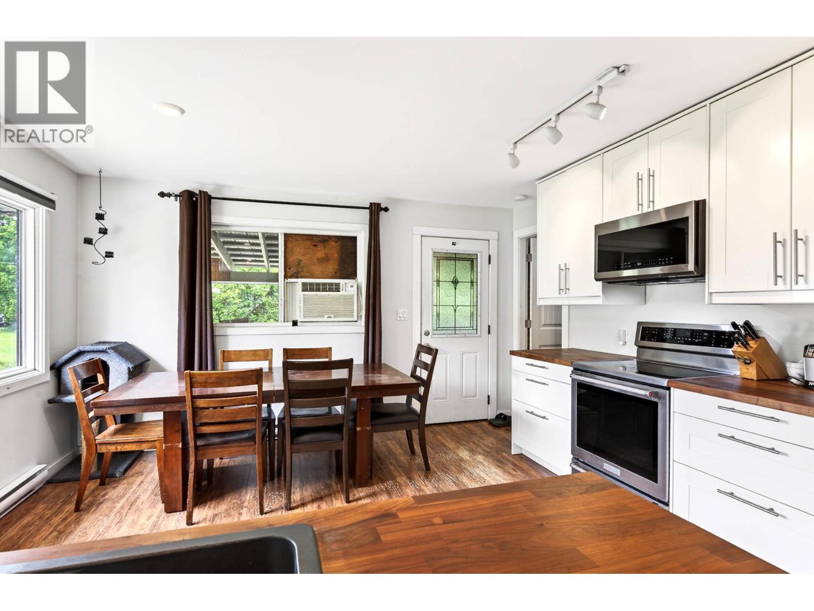 1256 HERN Road - 4