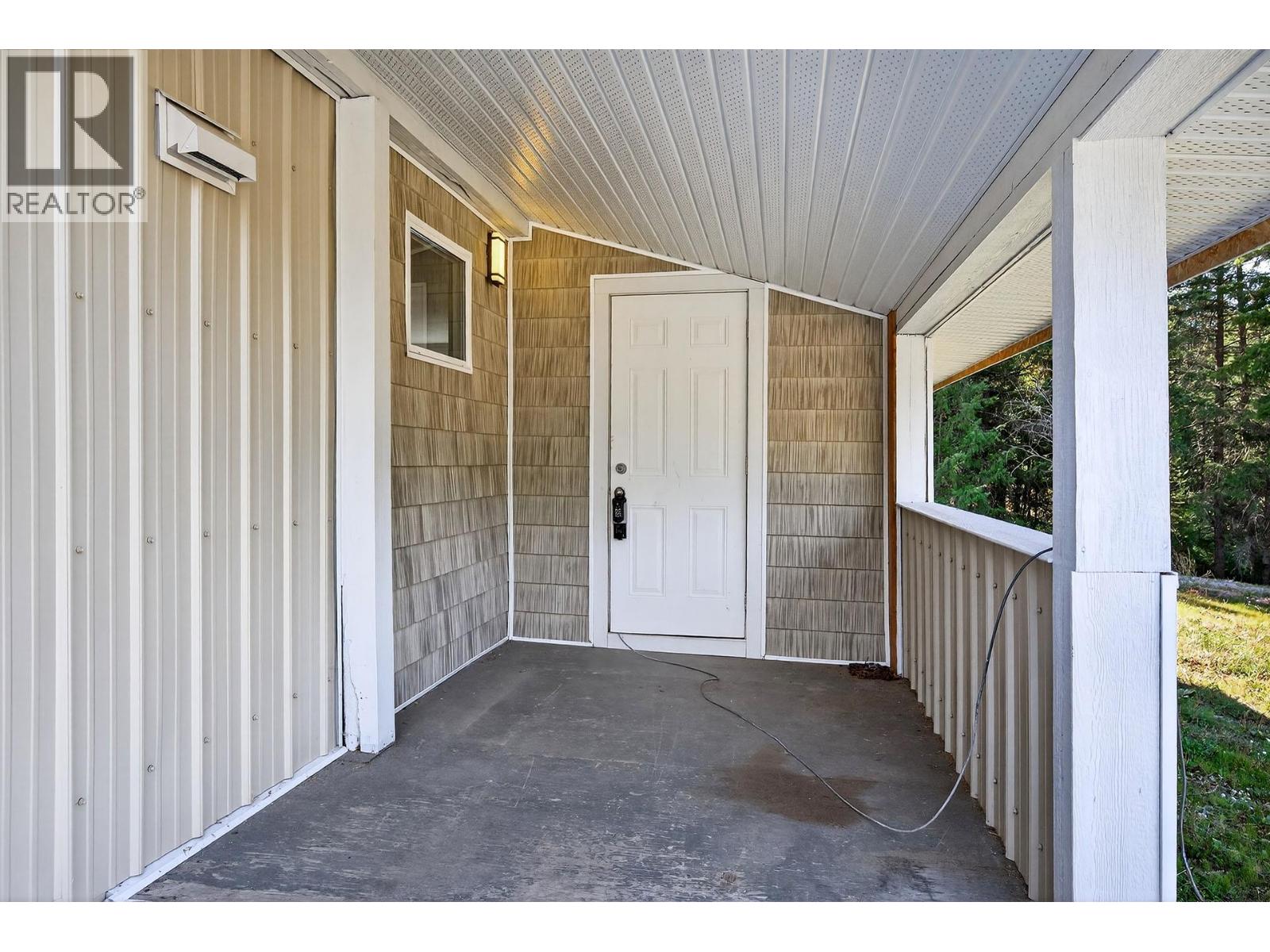 888 Barriere Lakes Road - 32