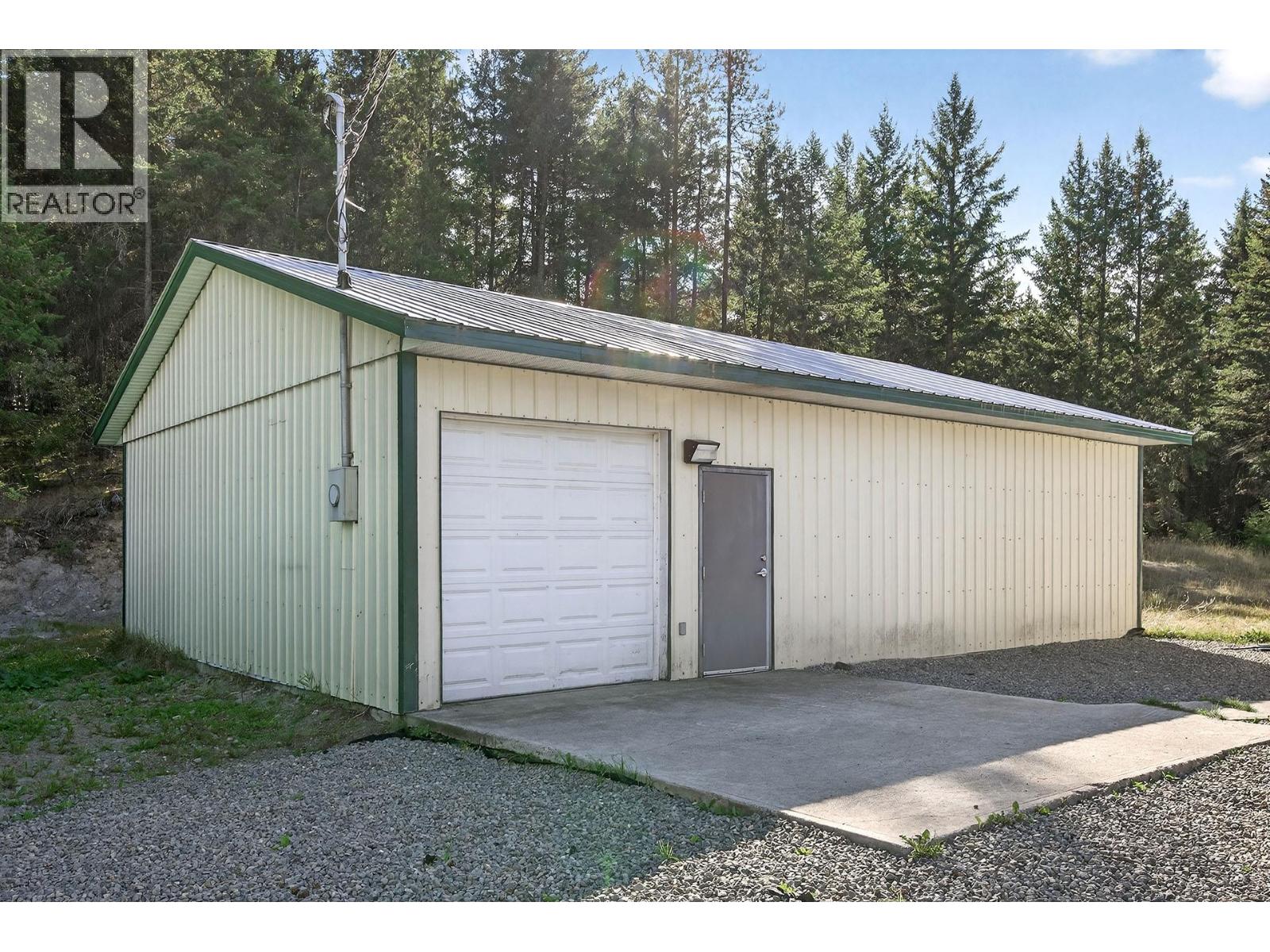 888 Barriere Lakes Road - 36