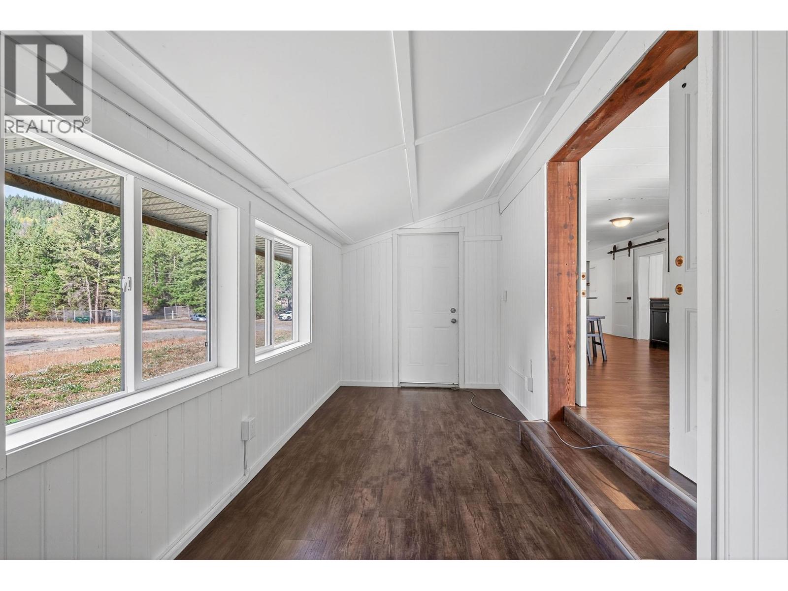 888 Barriere Lakes Road - 4