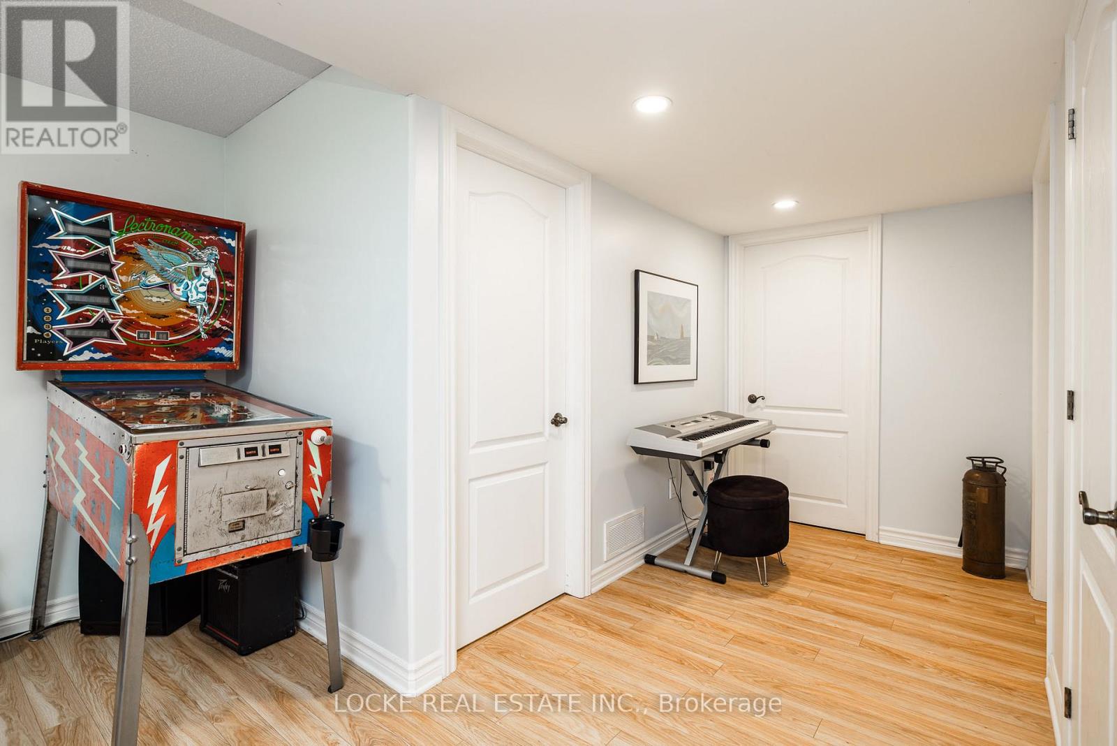 20 PEBBLEMILL LANE - 34