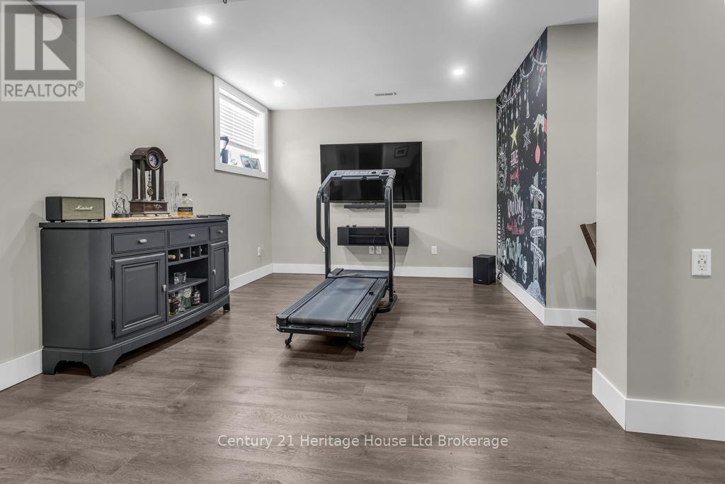 29 BROOKSIDE LANE - 30
