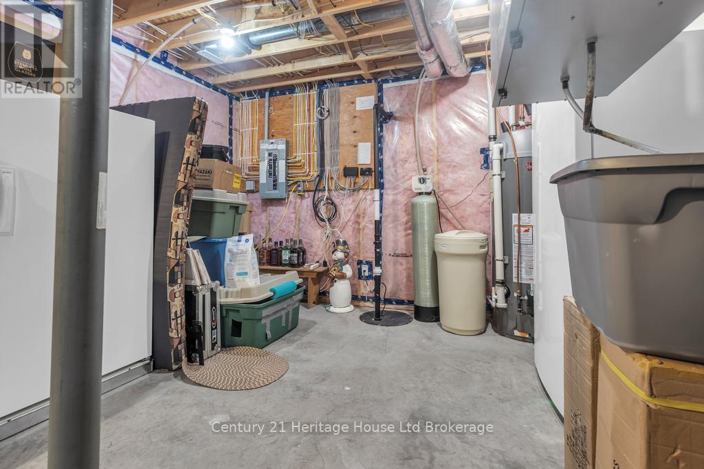 29 BROOKSIDE LANE - 35