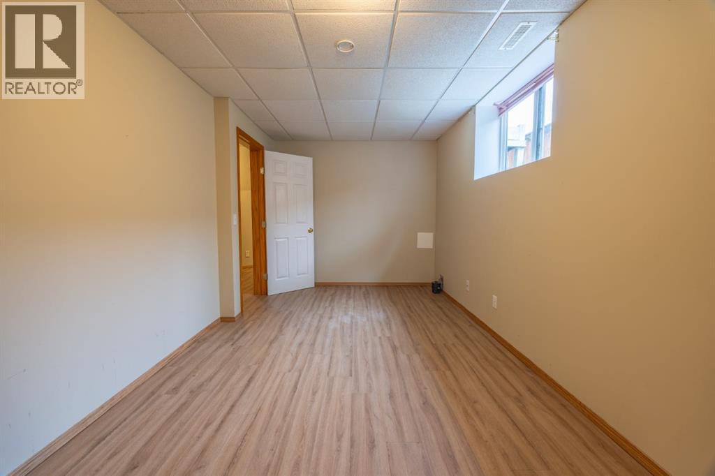 35 Maple Walk — photo 34