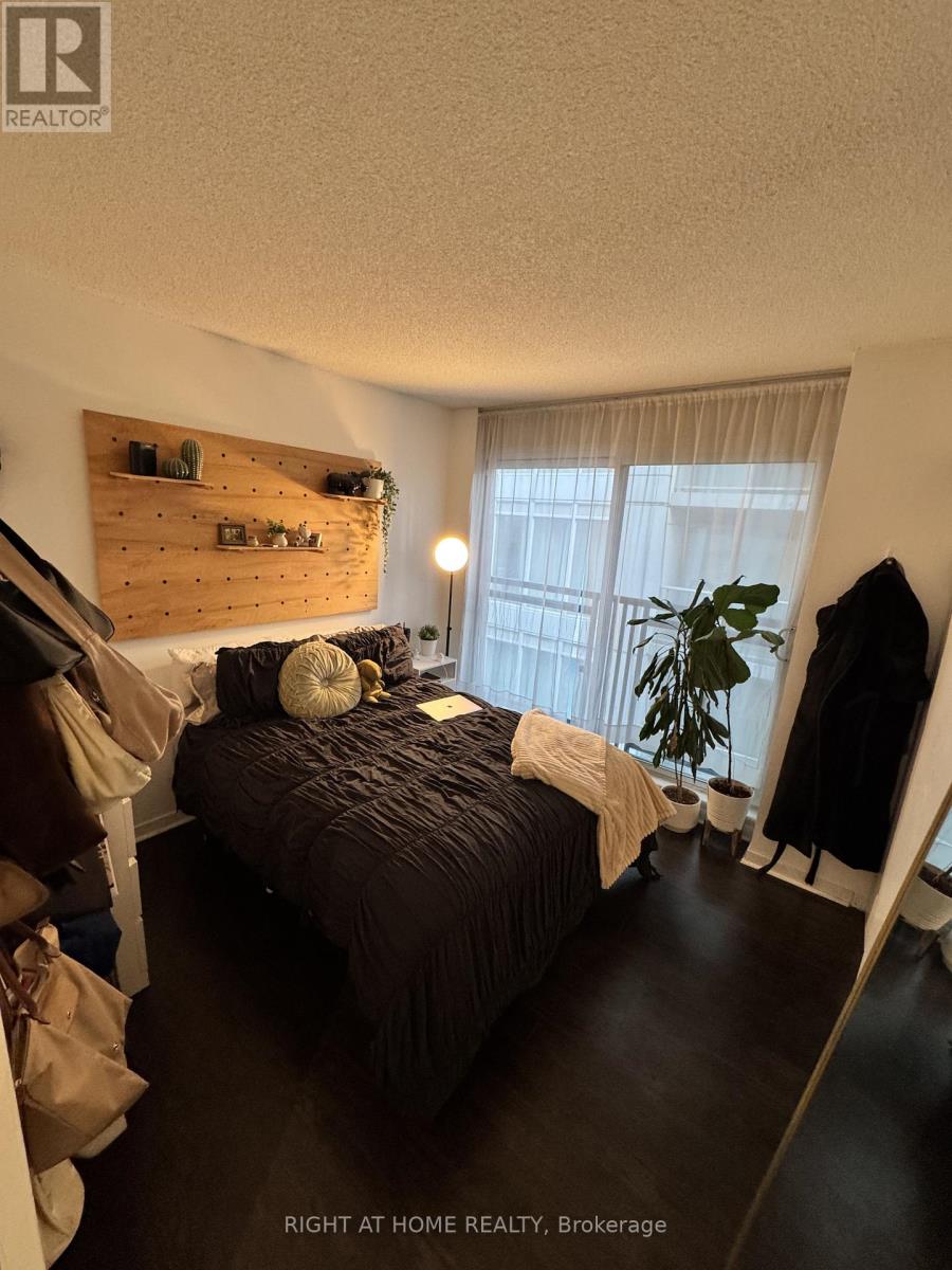 Spacious split bedroom floor plan