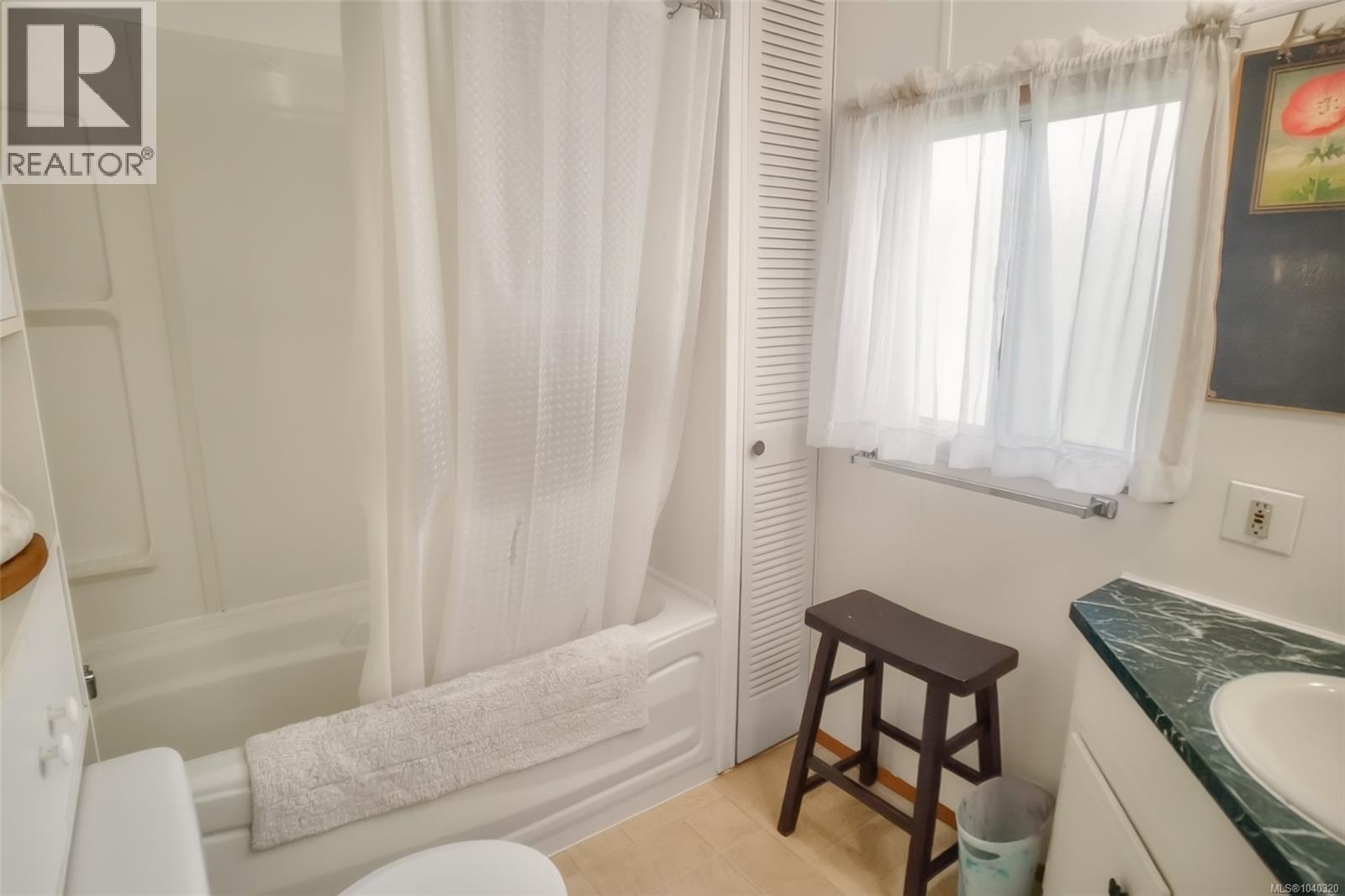 #16 911 Campbell St - 20