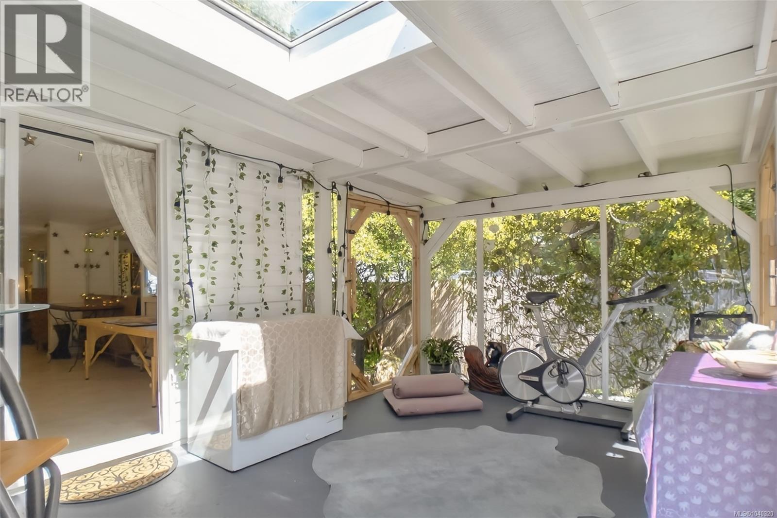#16 911 Campbell St - 22