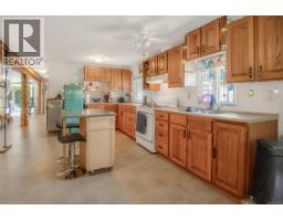 Kitchen - 16 911 Campbell St, Tofino, BC V0R2Z0 Photo 8