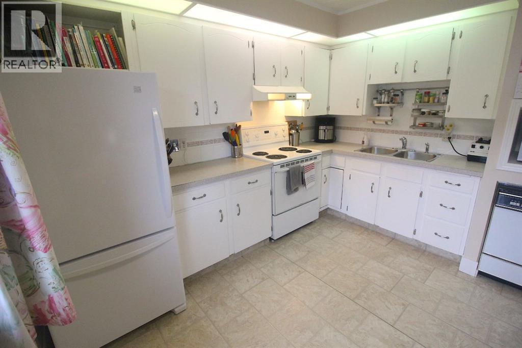 515 Blackthorn Road NE — photo 8