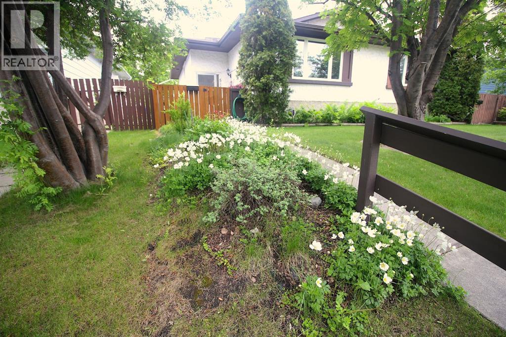 515 Blackthorn Road NE - photo 2