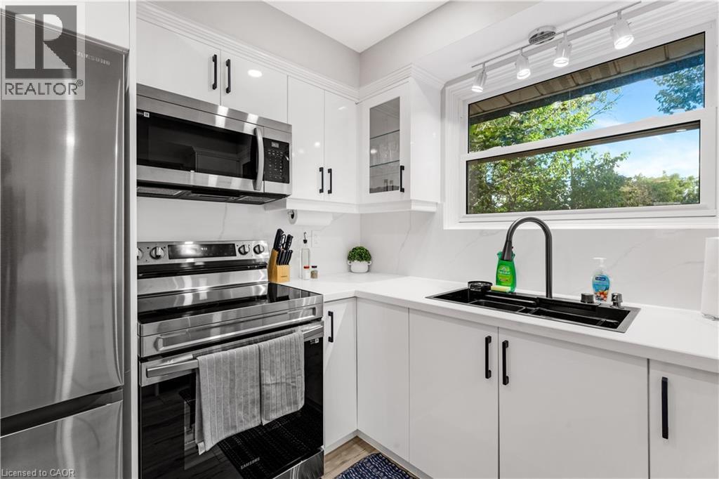 2258 MANCHESTER Drive - Image 11