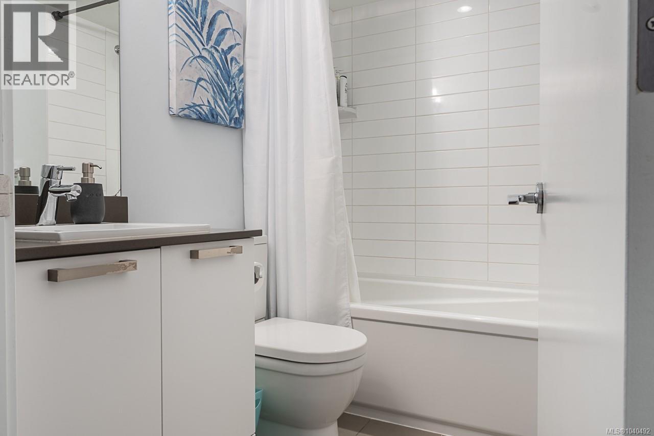 #302 517 Fisgard St - 17