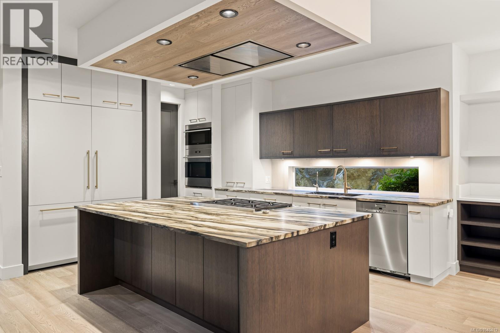  2215 Riviera Place, Langford
