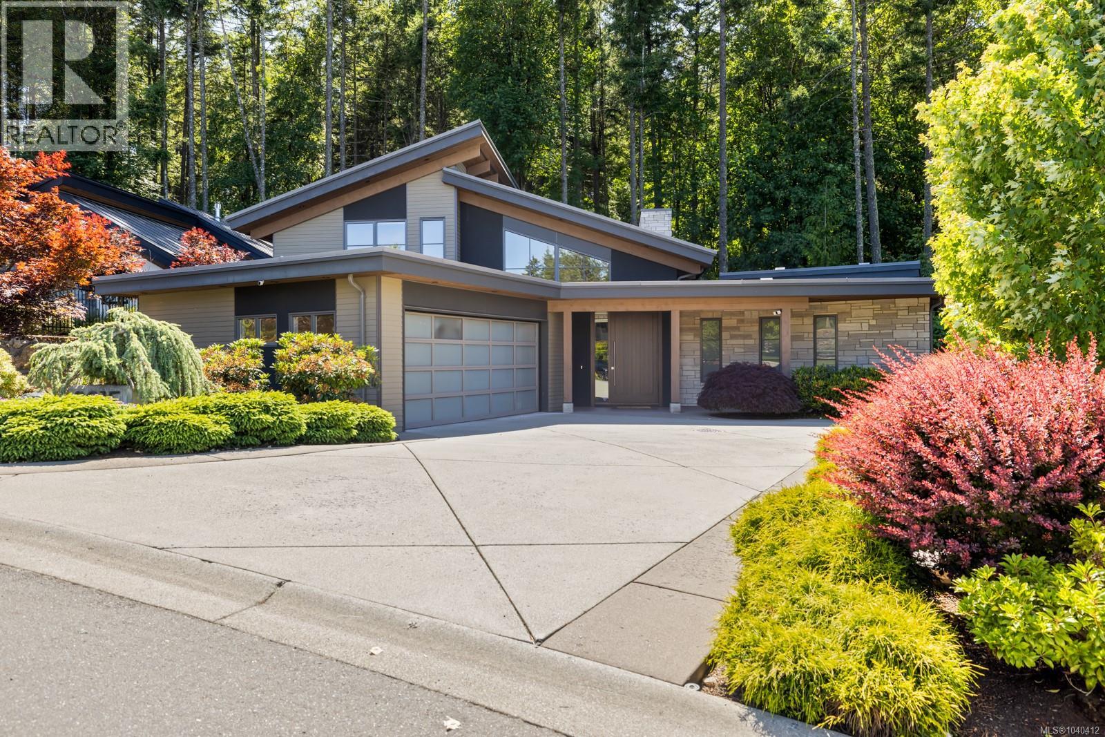  2215 Riviera Place, Langford