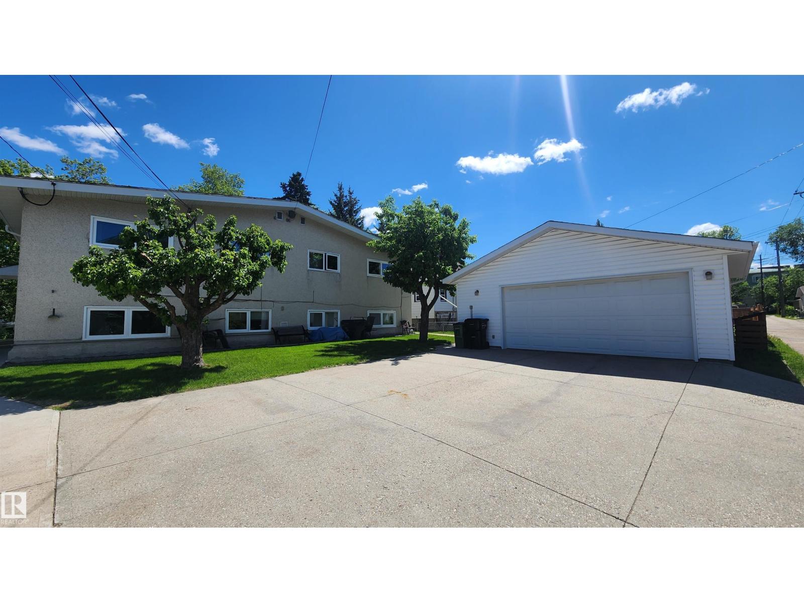8824 90 ST NW - 2