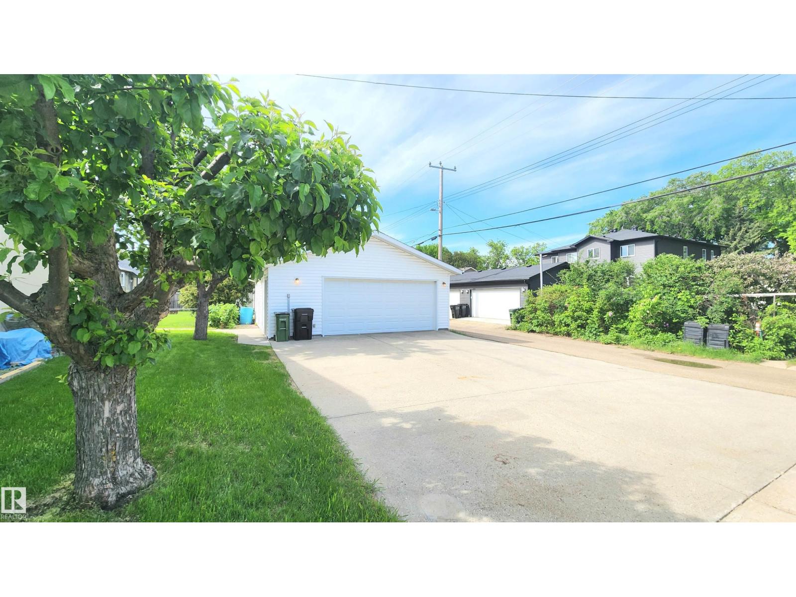 8824 90 ST NW - 5