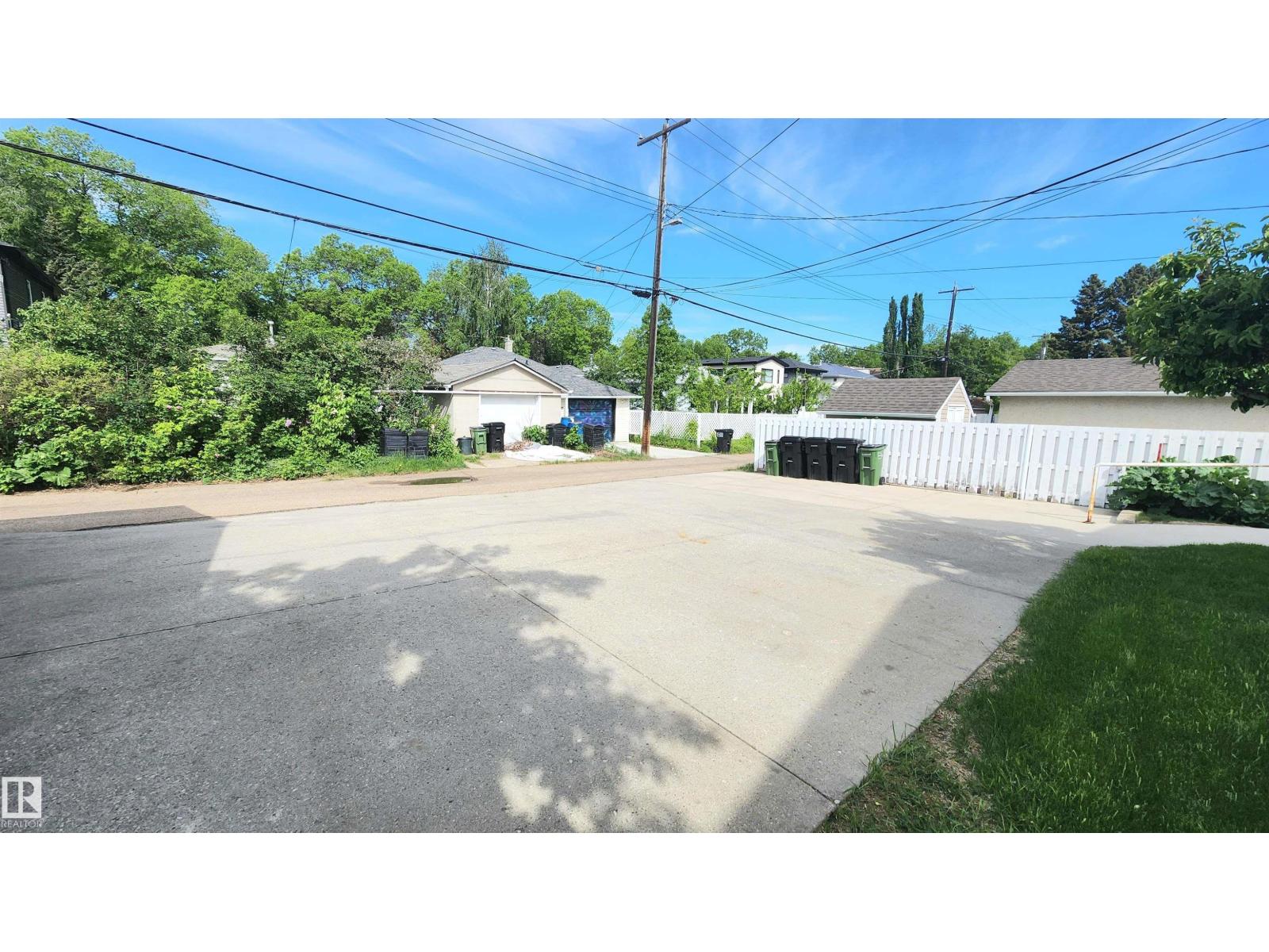 8824 90 ST NW - 8