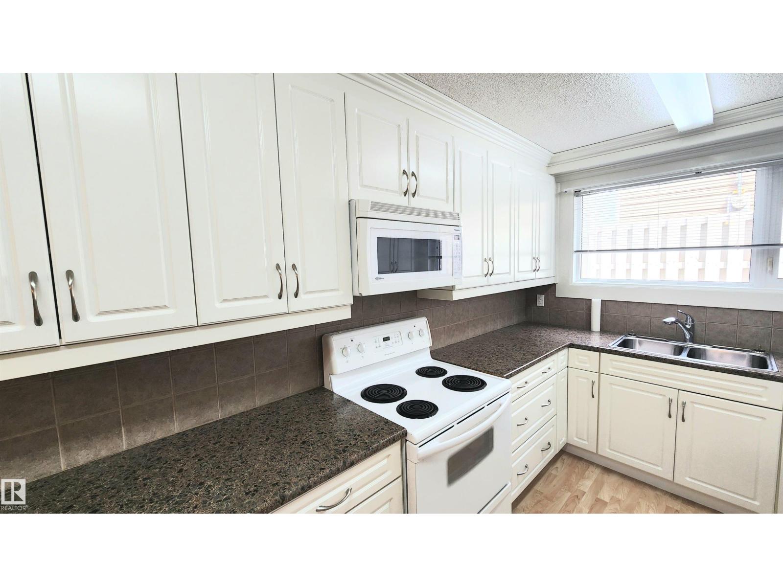 8824 90 ST NW - 11