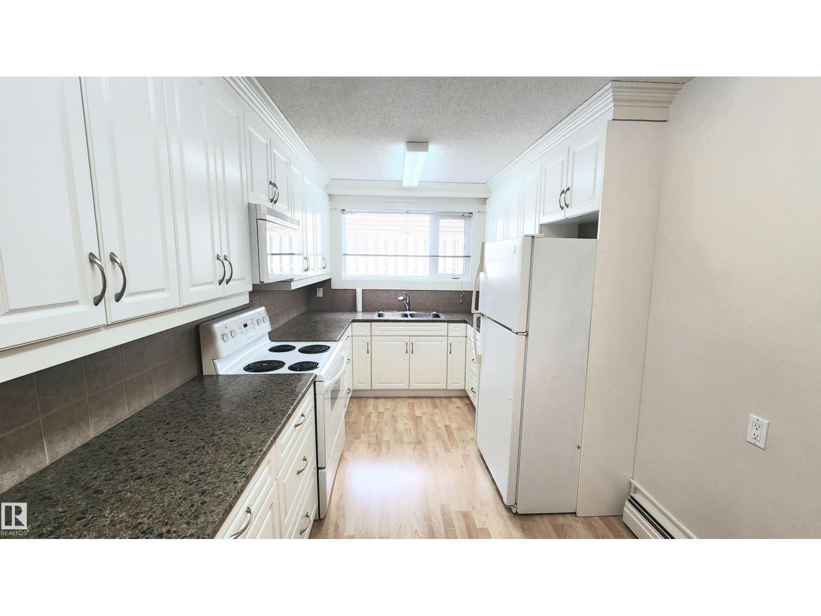 8824 90 ST NW - 14