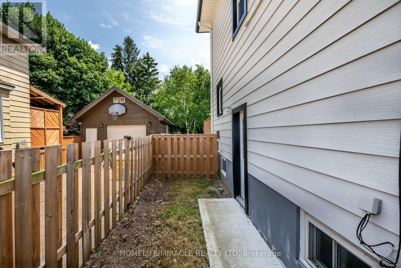 4428 HOMEWOOD AVENUE - 27