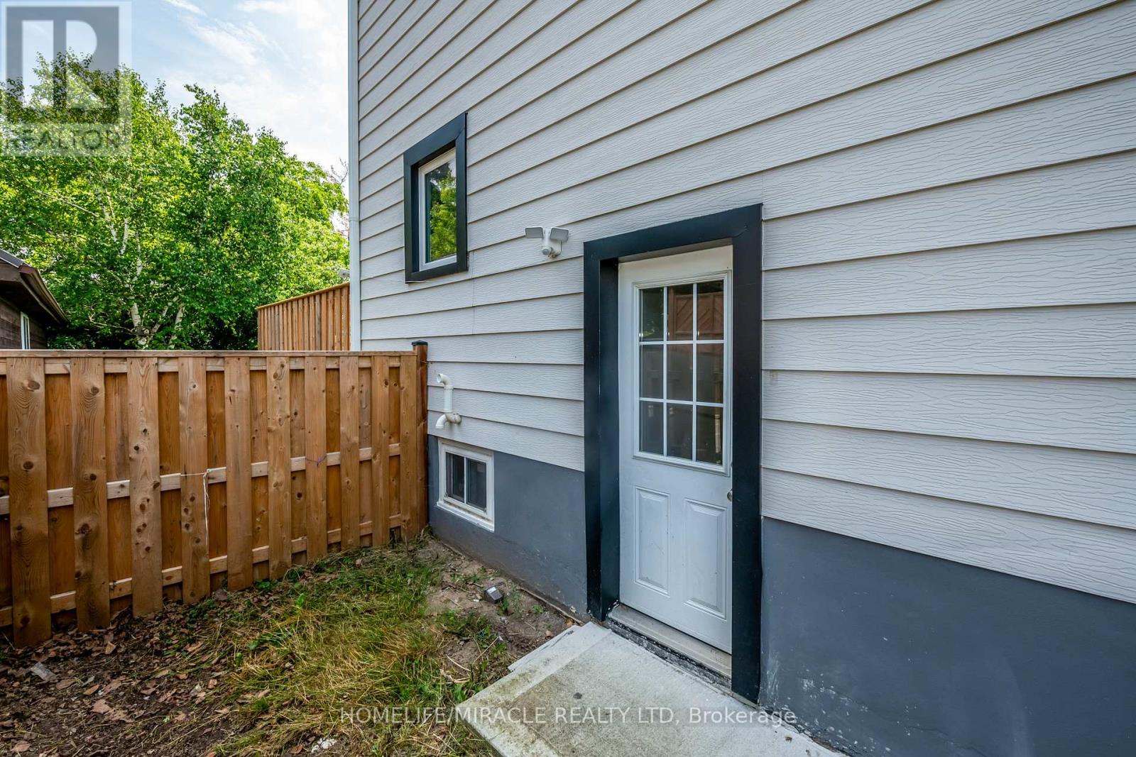 4428 HOMEWOOD AVENUE - 28