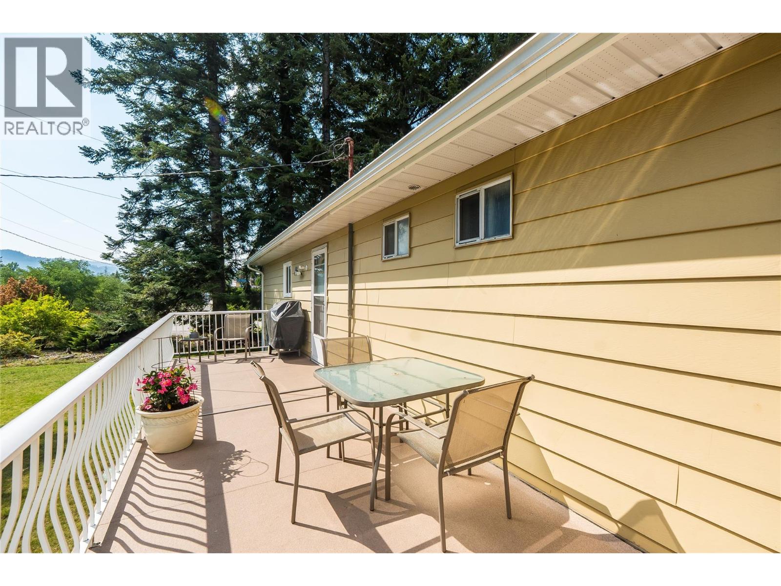 2625 6th Avenue - 52