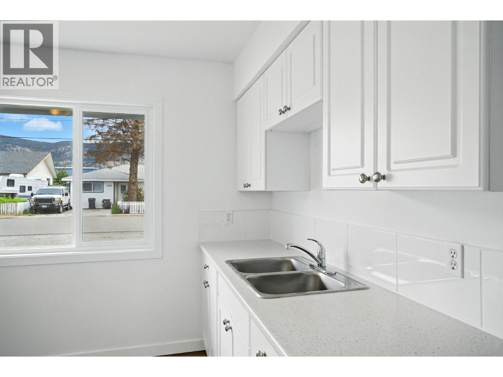 2564 Coutlee Avenue - 7