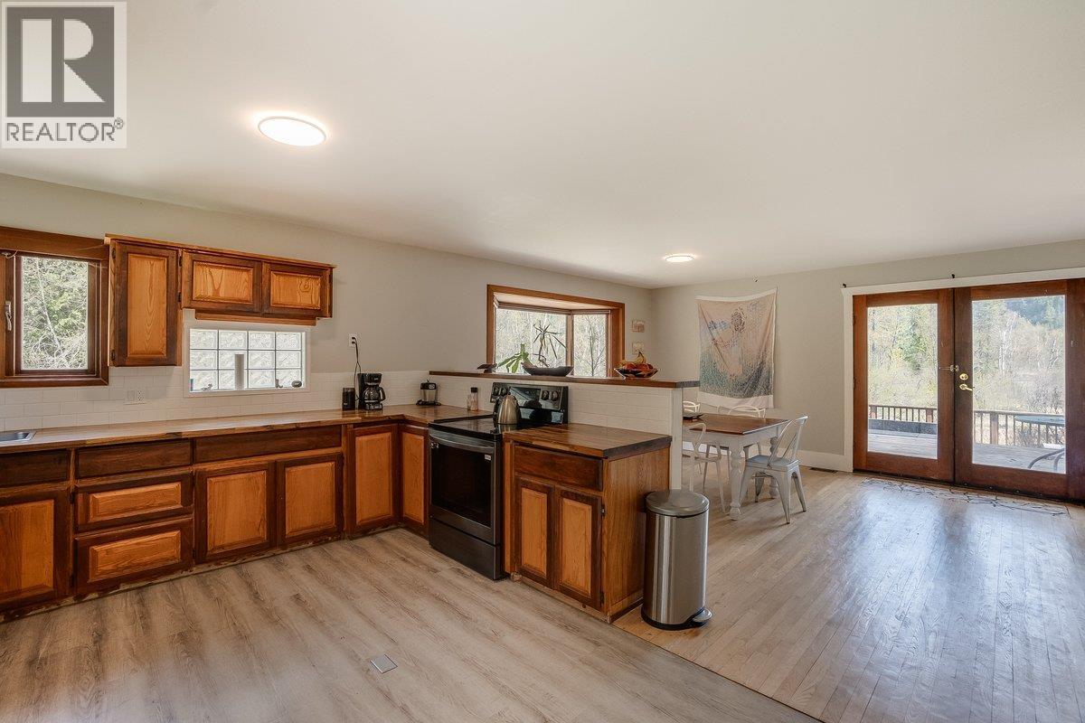 4408 Slocan River Road - 4