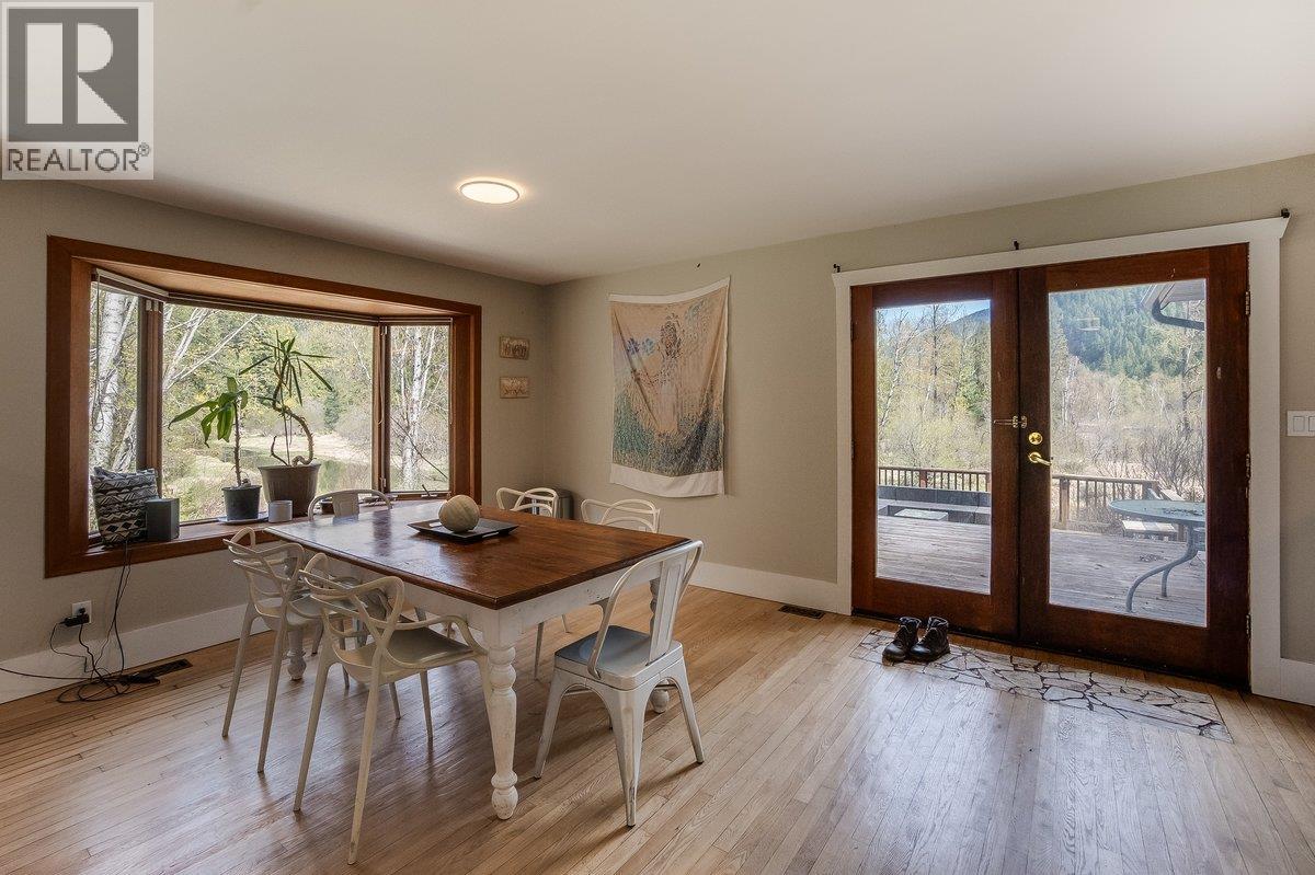 4408 Slocan River Road - 9
