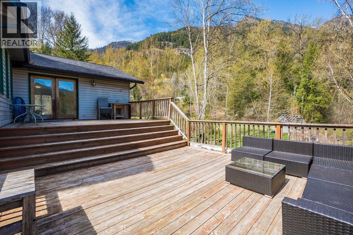 4408 Slocan River Road - 42