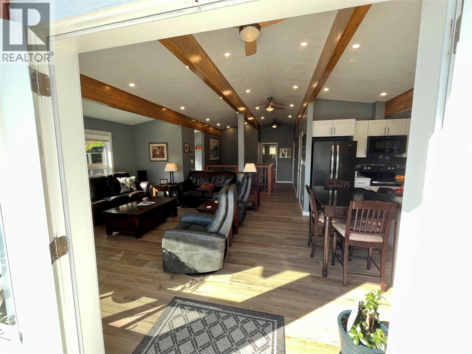  417 Old Spallumcheen Road, Sicamous