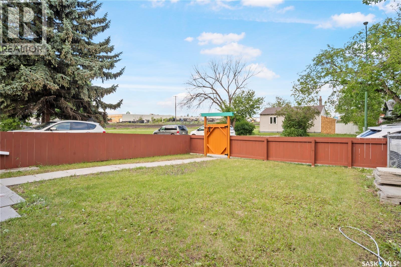 664 Retallack STREET - 3