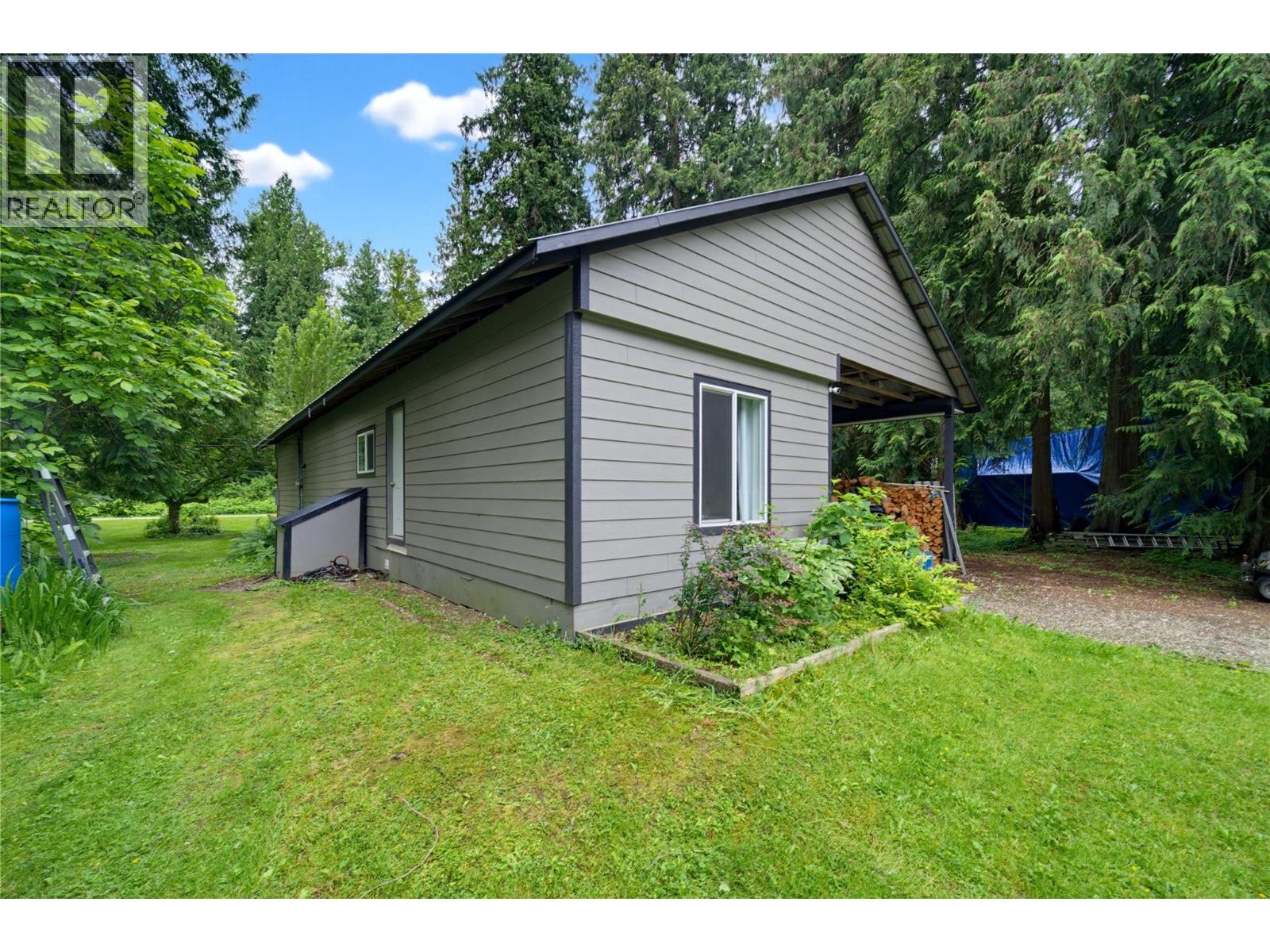  1989 Bundus Road, Sicamous