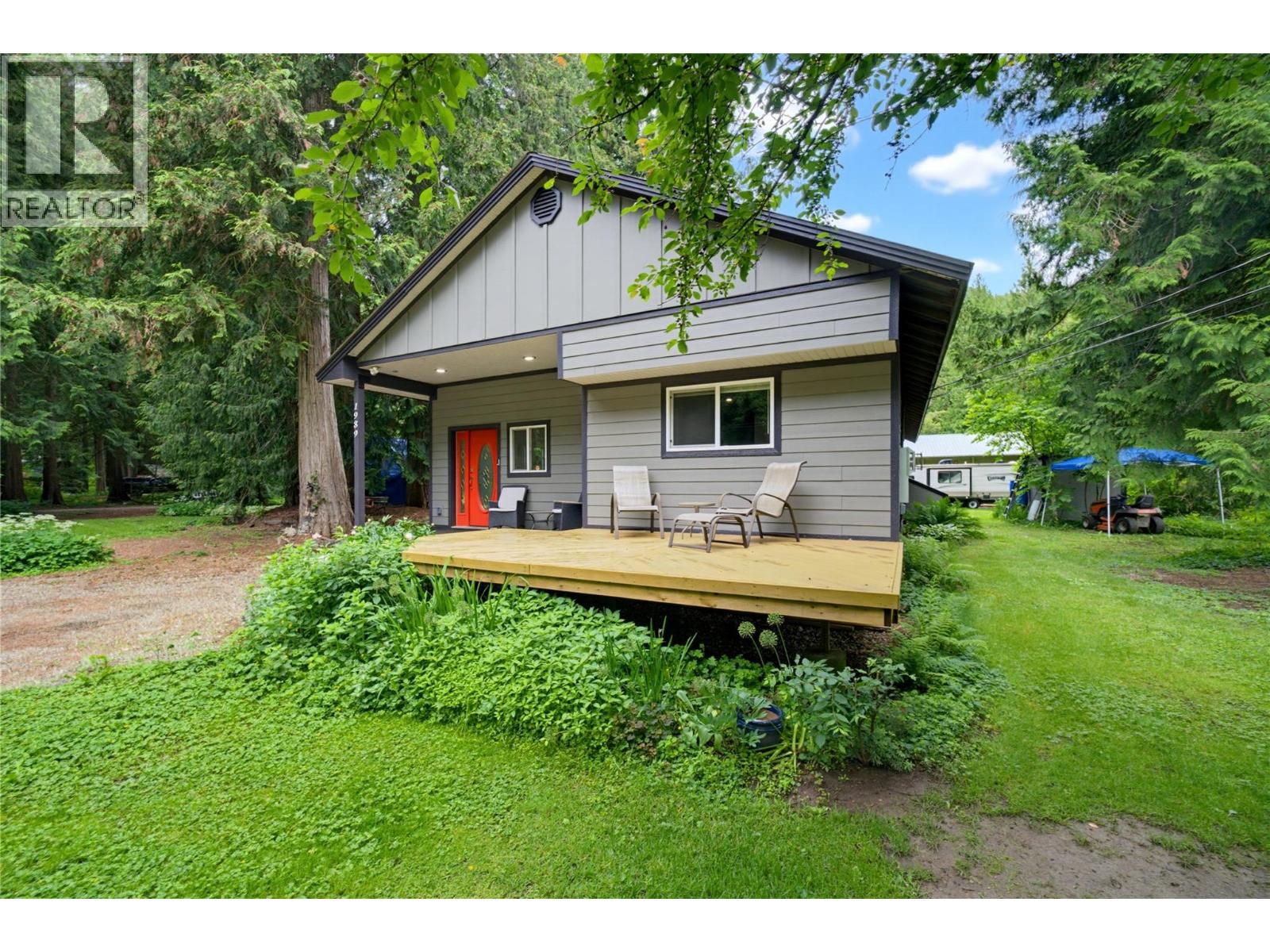  1989 Bundus Road, Sicamous
