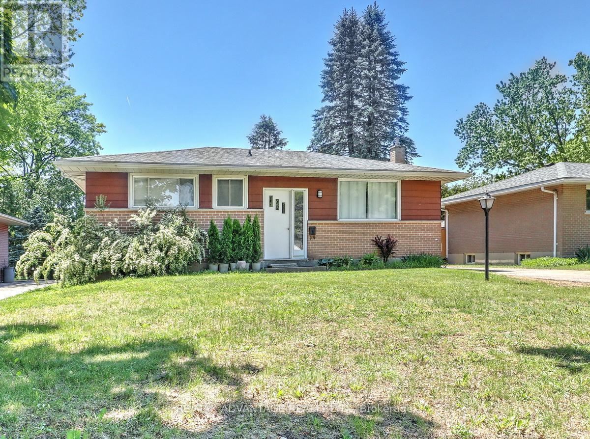 63 PAWNEE CRESCENT - 1
