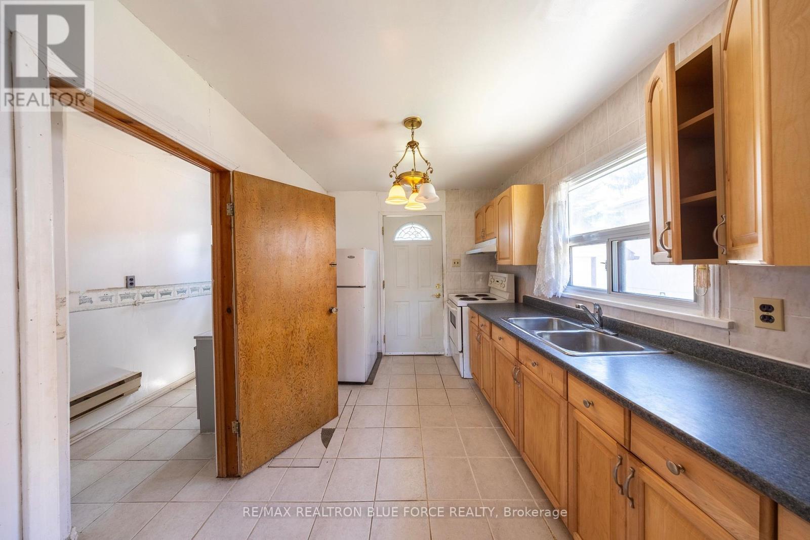 57 LAKESHORE ROAD - 15