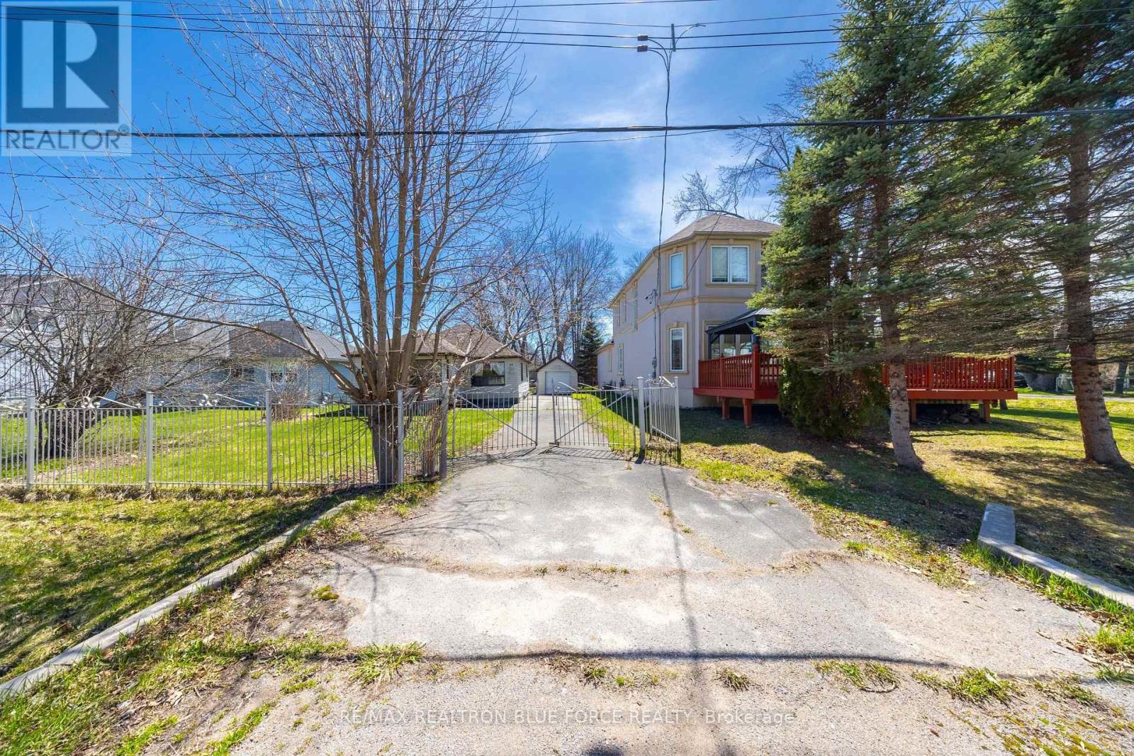 57 LAKESHORE ROAD - 37