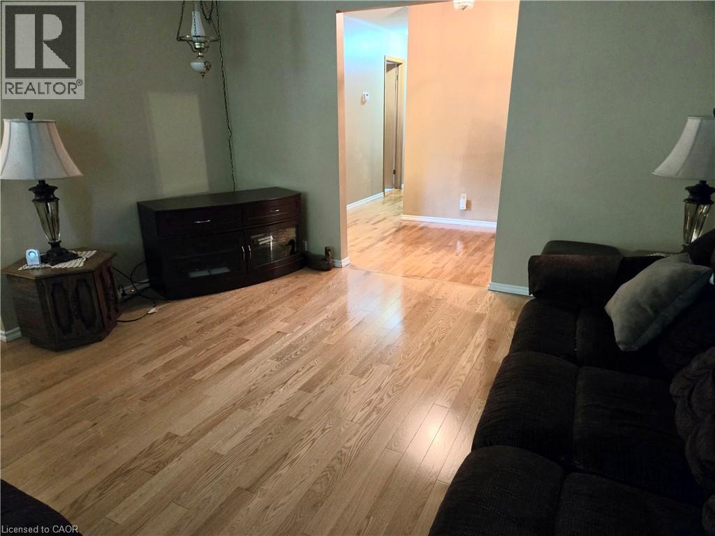 5-bedroom home for sale at 16 STEPHENS Court, Simcoe ON · photo 6 of 29