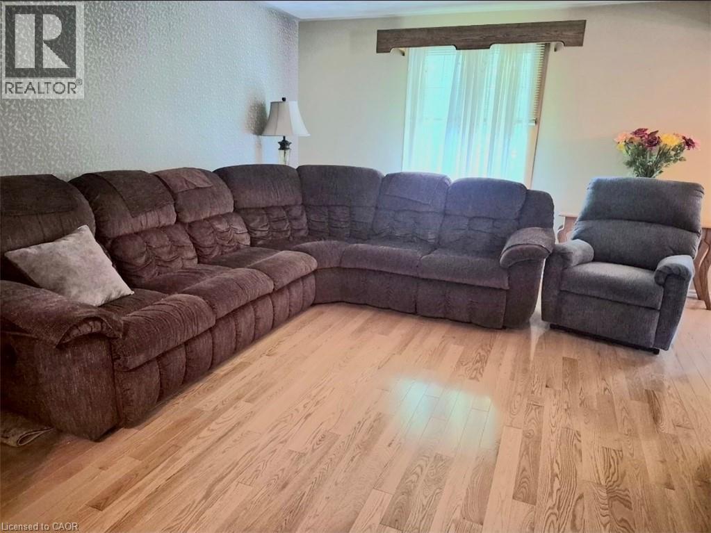 5-bedroom home for sale at 16 STEPHENS Court, Simcoe ON · photo 4 of 29